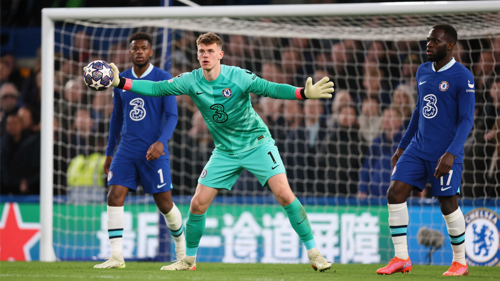 切尔西紧追迈尼昂,AC米兰坚守价格底线 一直以来,由于科帕与孟迪状态起伏问题频现,切尔西迫